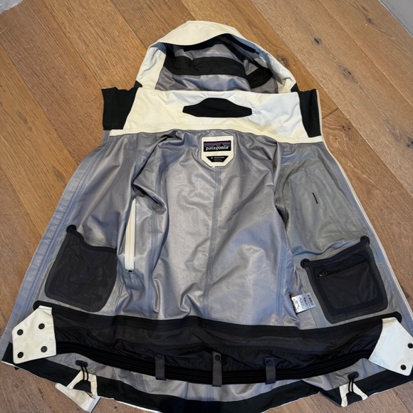 Patagonia Primo Womens S Gore-Tex Waterproof Jacket White W Hood Pockets $499 - Picture 5 of 5